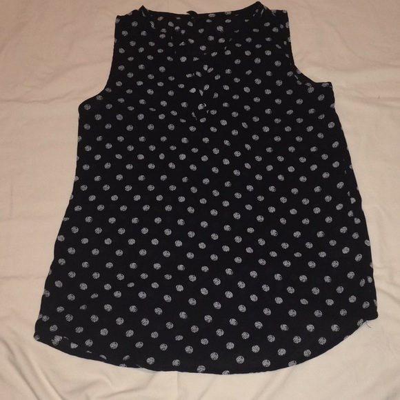 Sleeveless, Polka Dot, V-Neck Top - Picture 1 of 1